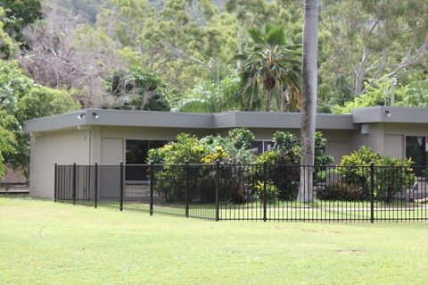 Arcadia Village Motel - E Caravan Parks 3