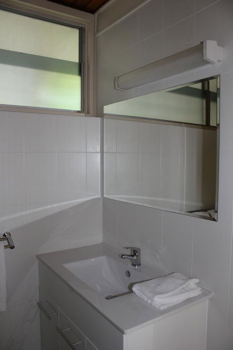 Arcadia Village Motel - E Caravan Parks 6