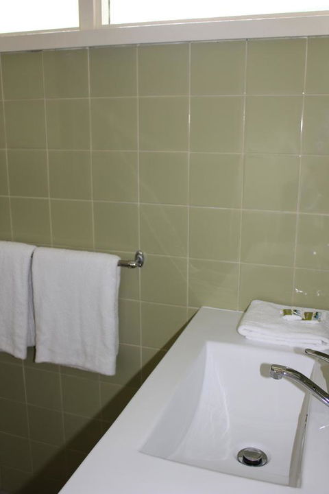 Arcadia Village Motel - E Caravan Parks 12