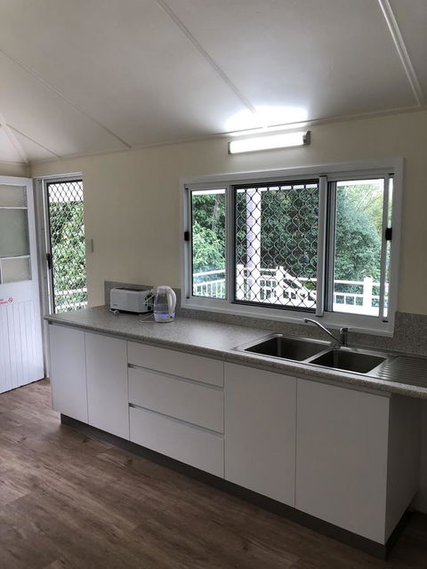 Daggoombah Holiday Home Magnetic Island - E Caravan Parks 3