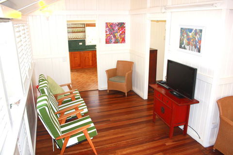 Daggoombah Holiday Home Magnetic Island - E Caravan Parks 7