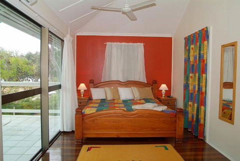 Arcadia Beach Guest House And Car Hire - E Caravan Parks 1
