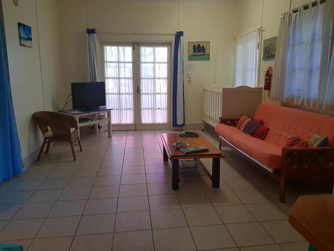 Arcadia Beach Guest House And Car Hire - E Caravan Parks 30