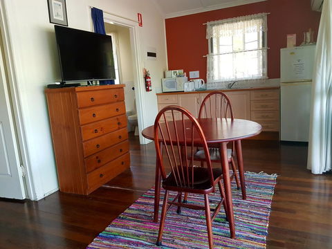 Arcadia Beach Guest House And Car Hire - E Caravan Parks 37