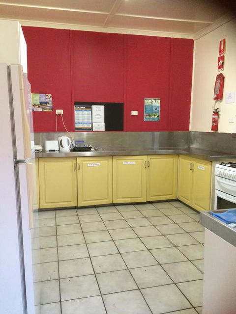 Arcadia Beach Guest House And Car Hire - E Caravan Parks 5