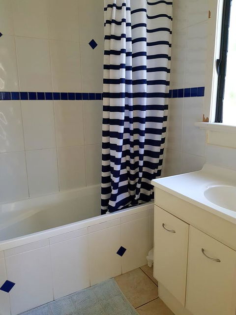 Arcadia Beach Guest House And Car Hire - E Caravan Parks 12