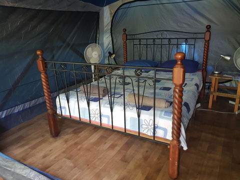 Arcadia Beach Guest House And Car Hire - E Caravan Parks 13