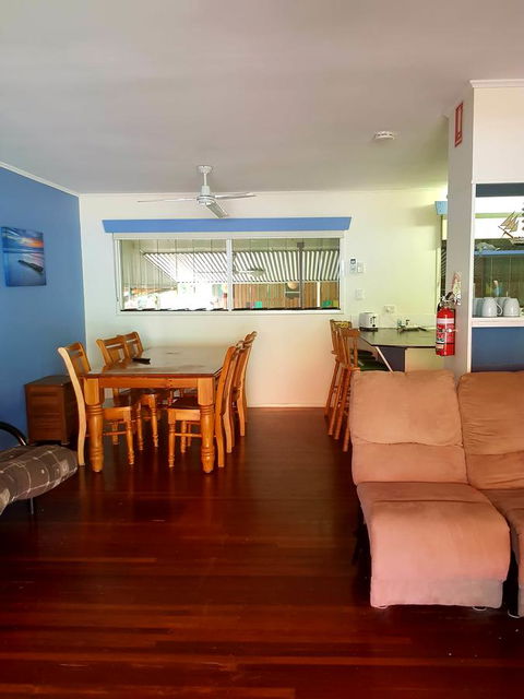 Arcadia Beach Guest House And Car Hire - E Caravan Parks 24