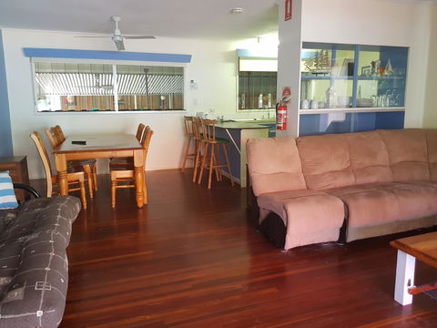 Arcadia Beach Guest House And Car Hire - E Caravan Parks 17