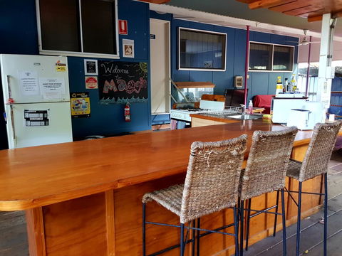 Arcadia Beach Guest House And Car Hire - E Caravan Parks 41