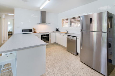 Lowset Sweetie, Central To Everything - Partridge St, Bongaree - E Caravan Parks 18
