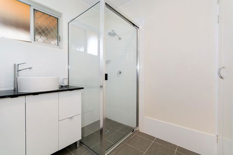 Lowset Sweetie, Central To Everything - Partridge St, Bongaree - E Caravan Parks 11