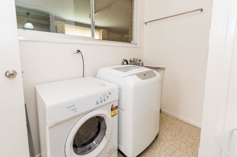 Lowset Sweetie, Central To Everything - Partridge St, Bongaree - E Caravan Parks 10