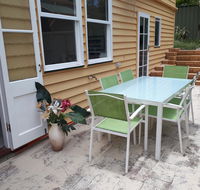 Retro Beach Flat - E Caravan Parks