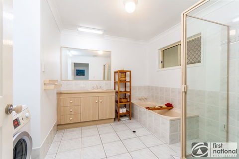 Immaculate Spacious Second Floor Unit Overlooking Pristine Parklands - E Caravan Parks 1