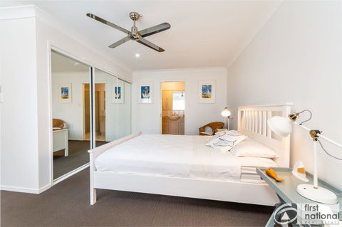 Immaculate Spacious Second Floor Unit Overlooking Pristine Parklands - E Caravan Parks 11