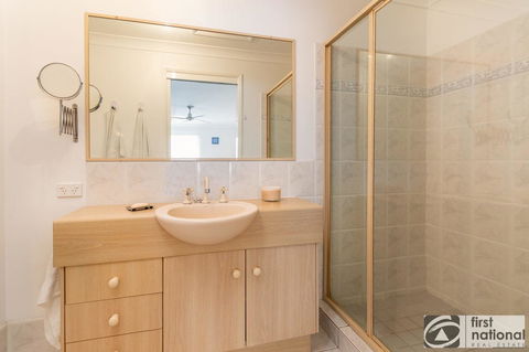 Immaculate Spacious Second Floor Unit Overlooking Pristine Parklands - E Caravan Parks 13