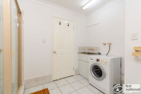 Immaculate Spacious Second Floor Unit Overlooking Pristine Parklands - E Caravan Parks 5