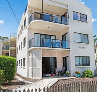 Quiet location across from waterfront - South Esp Bongaree - E Caravan Parks