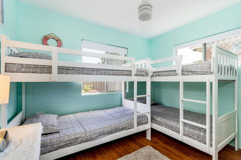 Charm And Comfort In This Ground Floor Unit With Water Views! Welsby Pde, Bongaree - E Caravan Parks 13