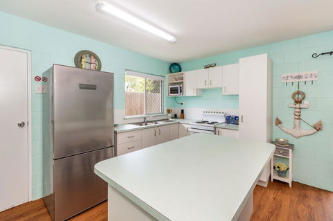 Charm And Comfort In This Ground Floor Unit With Water Views! Welsby Pde, Bongaree - E Caravan Parks 10