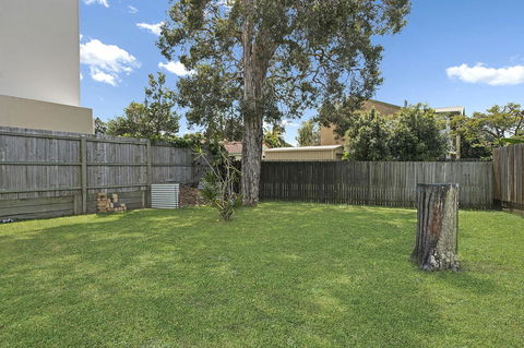 Charm And Comfort In This Ground Floor Unit With Water Views! Welsby Pde, Bongaree - E Caravan Parks 8
