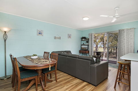 First Floor Unit Close To Shops, Park And Waterfront! - E Caravan Parks 5
