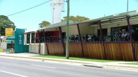 First Floor Unit Close To Shops, Park And Waterfront! - E Caravan Parks 3