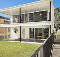Waterfront Retreat with room for a boat - Welsby Pde Bongaree - E Caravan Parks