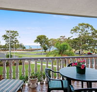 Huge top floor unit across the road....Waterfront - E Caravan Parks