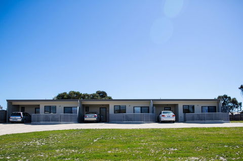 Island Quarters - E Caravan Parks 1