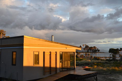 Sawyers Bay Shacks - E Caravan Parks 11
