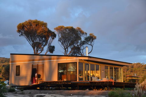 Sawyers Bay Shacks - E Caravan Parks 10