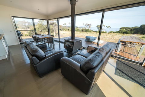 Sawyers Bay Shacks - E Caravan Parks 4