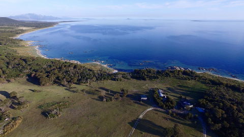 Sawyers Bay Shacks - E Caravan Parks 12