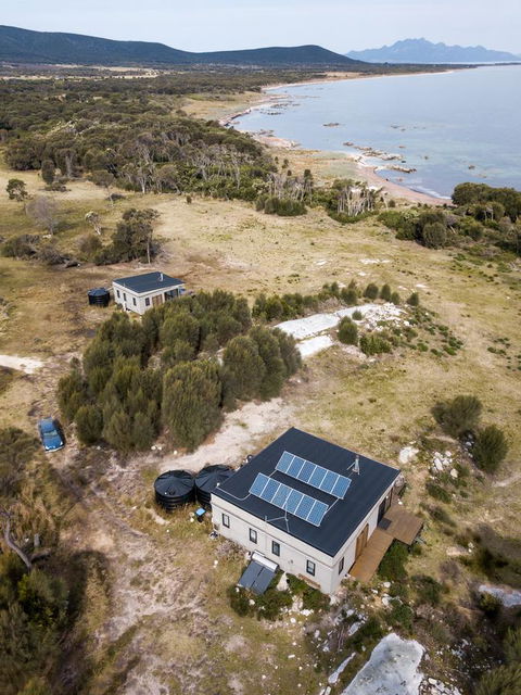 Sawyers Bay Shacks - E Caravan Parks 7