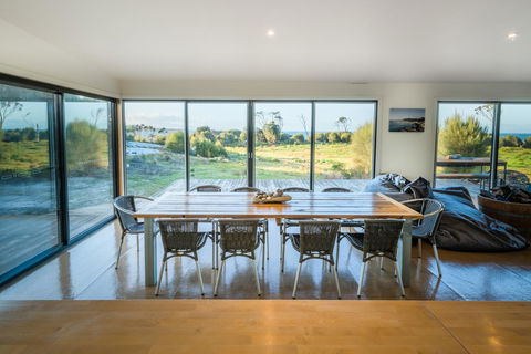 Sawyers Bay Shacks - E Caravan Parks 1