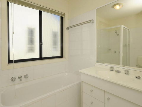 'Bagnall Views' 2/161 Government Rd - Stylish & Modern Duplex Across The Road To The Waters Edge - E Caravan Parks 1