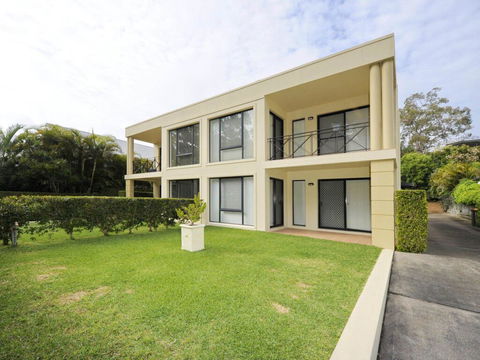 'Bagnall Views' 2/161 Government Rd - Stylish & Modern Duplex Across The Road To The Waters Edge - E Caravan Parks 0