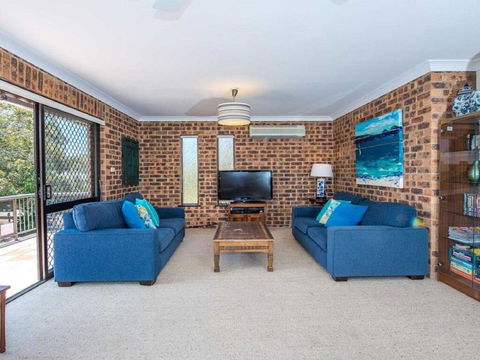 'COLUMBIA VIEWS', 2/9 COLUMBIA CLOSE - AIRCON, WIFI, NETFLIX, VIEWS & BOAT PARKING - E Caravan Parks 3