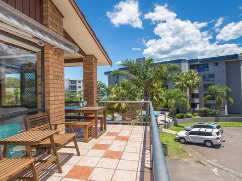 'COLUMBIA VIEWS', 2/9 COLUMBIA CLOSE - AIRCON, WIFI, NETFLIX, VIEWS & BOAT PARKING - E Caravan Parks 1
