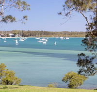 'Corlette Waterfront' 2/44 Danalene Parade - Waterfront Luxury WIFI Aircon Boat Parking - E Caravan Parks