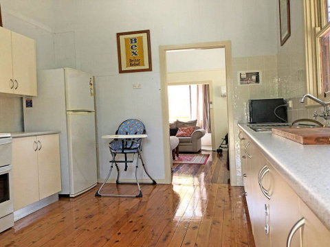 'Daves Place', 27 Rigney St - Holiday House With WIFI, Aircon & Boat Parking - E Caravan Parks 2