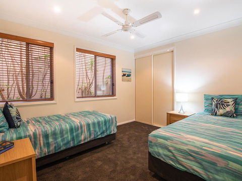 'Dutchies Vista' 1/45 Christmas Bush Ave - Ground Floor Duplex With Stunning Water Views - E Caravan Parks 1