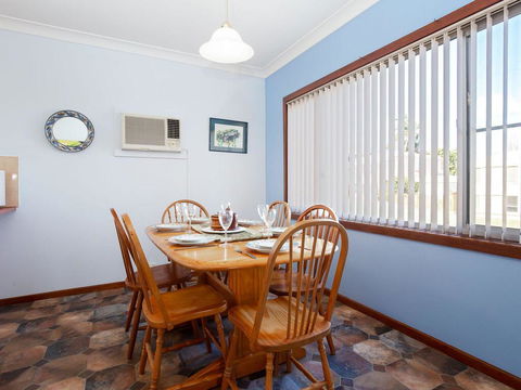 'Rutland', 1/13 Cromarty Road - Pet Friendly, Boat Parking, Water Views, Air Con - E Caravan Parks 1