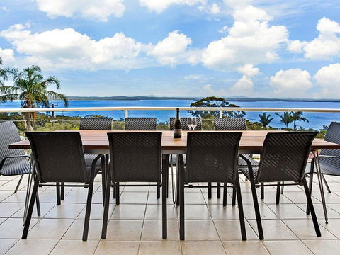 'The Bay', 25 Wallawa Rd - Huge Home With Aircon, Spectacular Views & Chromecast - E Caravan Parks 3