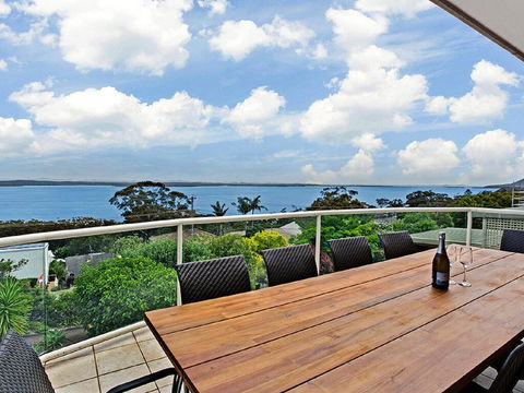 'The Bay', 25 Wallawa Rd - Huge Home With Aircon, Spectacular Views & Chromecast - E Caravan Parks 0