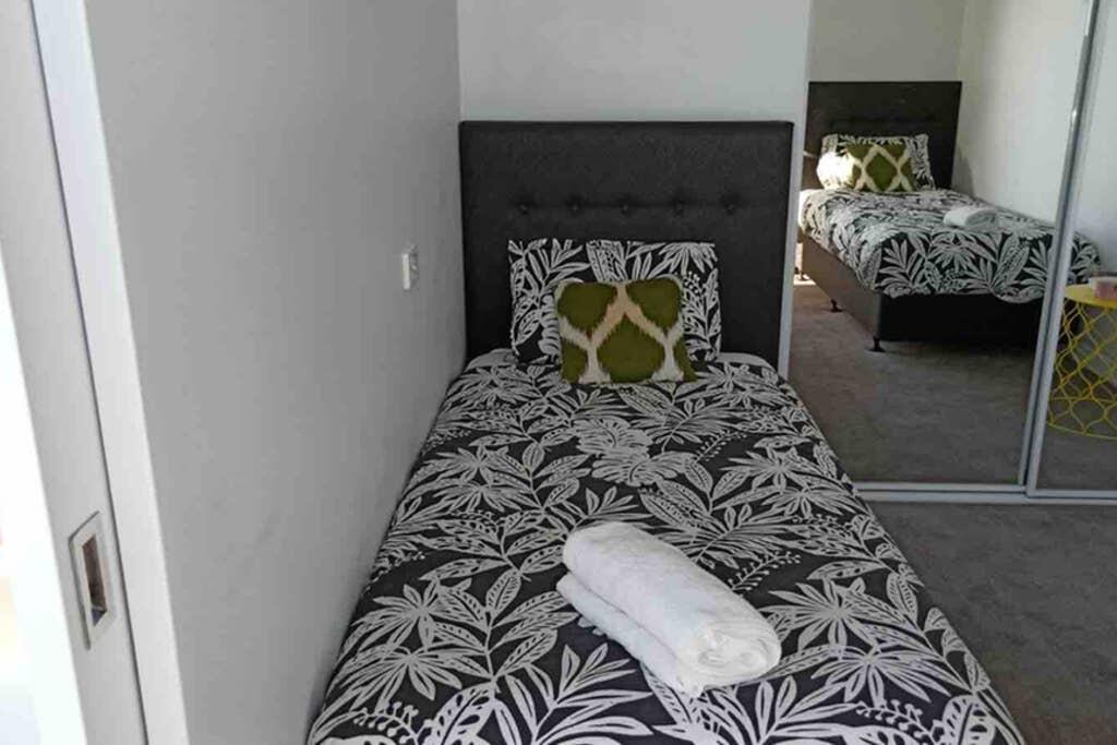 Elsternwick VIC E Caravan Parks