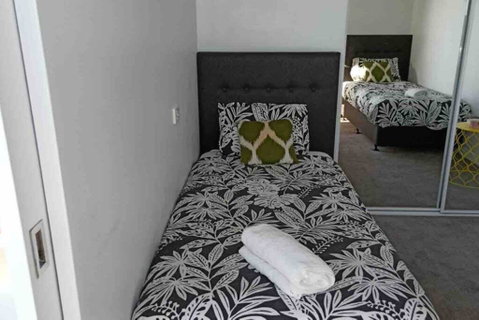 , Elsternwick, Impressive 2bed:carspot:15mins To CBD - E Caravan Parks 0