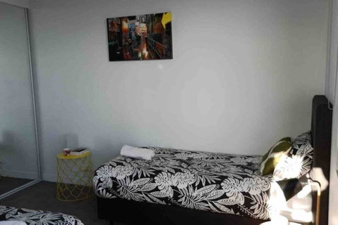 , Elsternwick, Impressive 2bed:carspot:15mins To CBD - E Caravan Parks 2